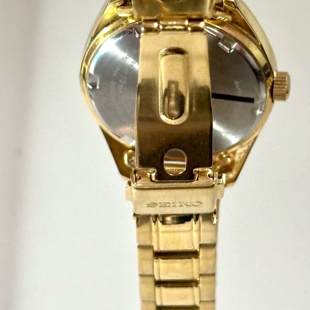 NIB Seiko Essentials Quartz Gold Tone Women’s Watch Sapphire Crystal LumiBrite - Picture 9 of 14